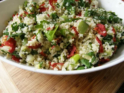 Salată de quinoa